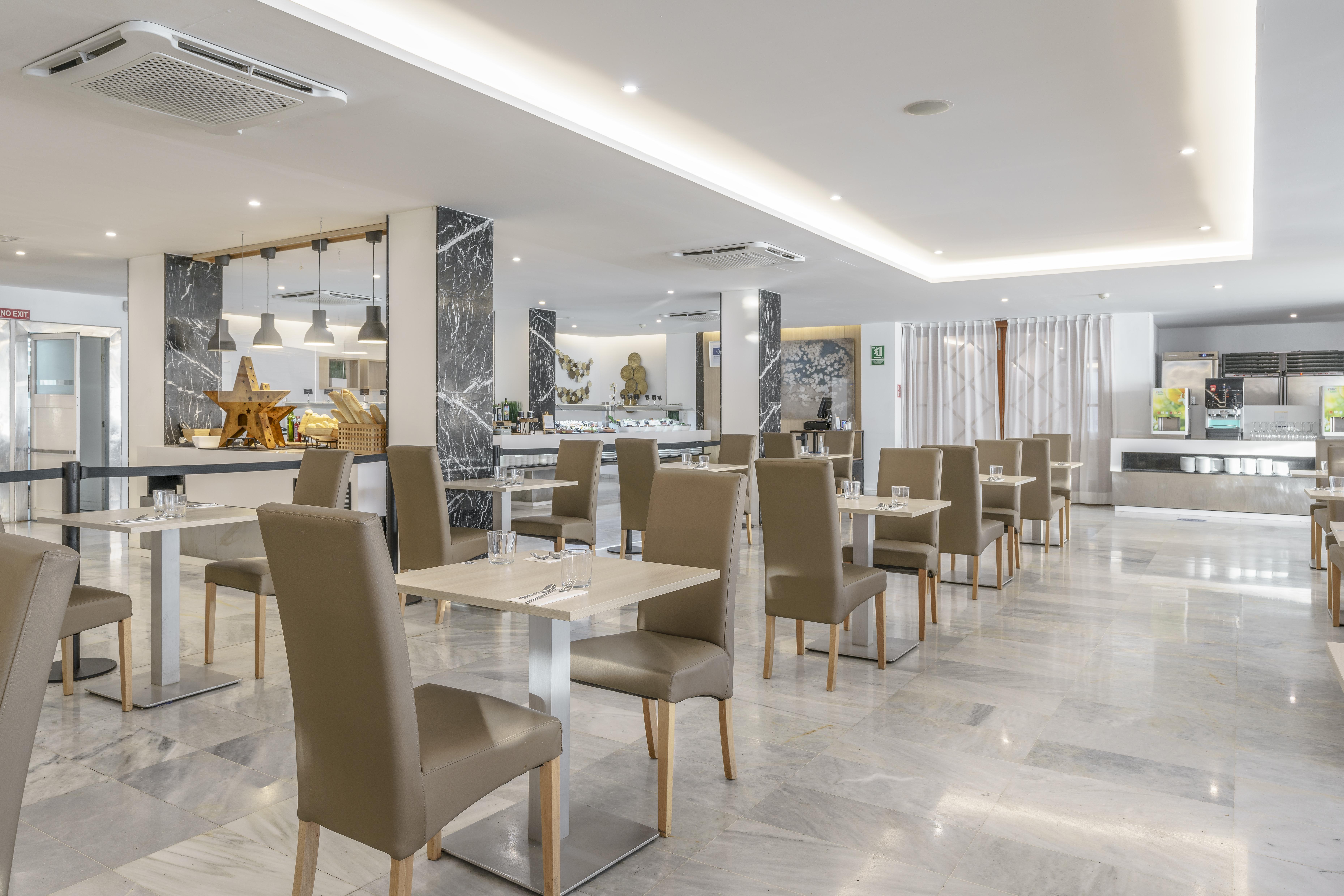 Alua Leo Hotel 4*