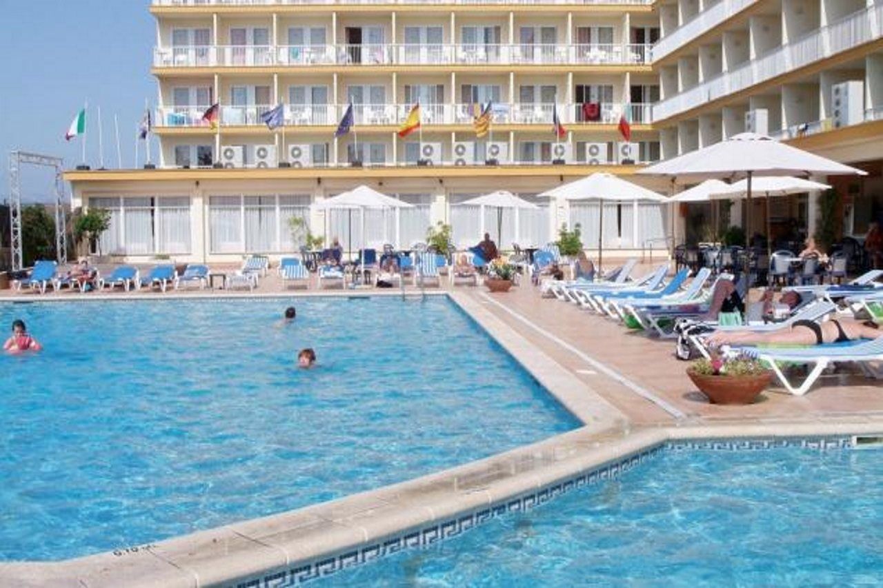 Alua Leo Hotel