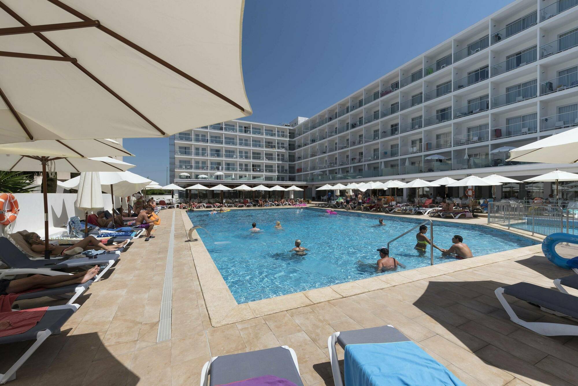 Alua Leo Hotel